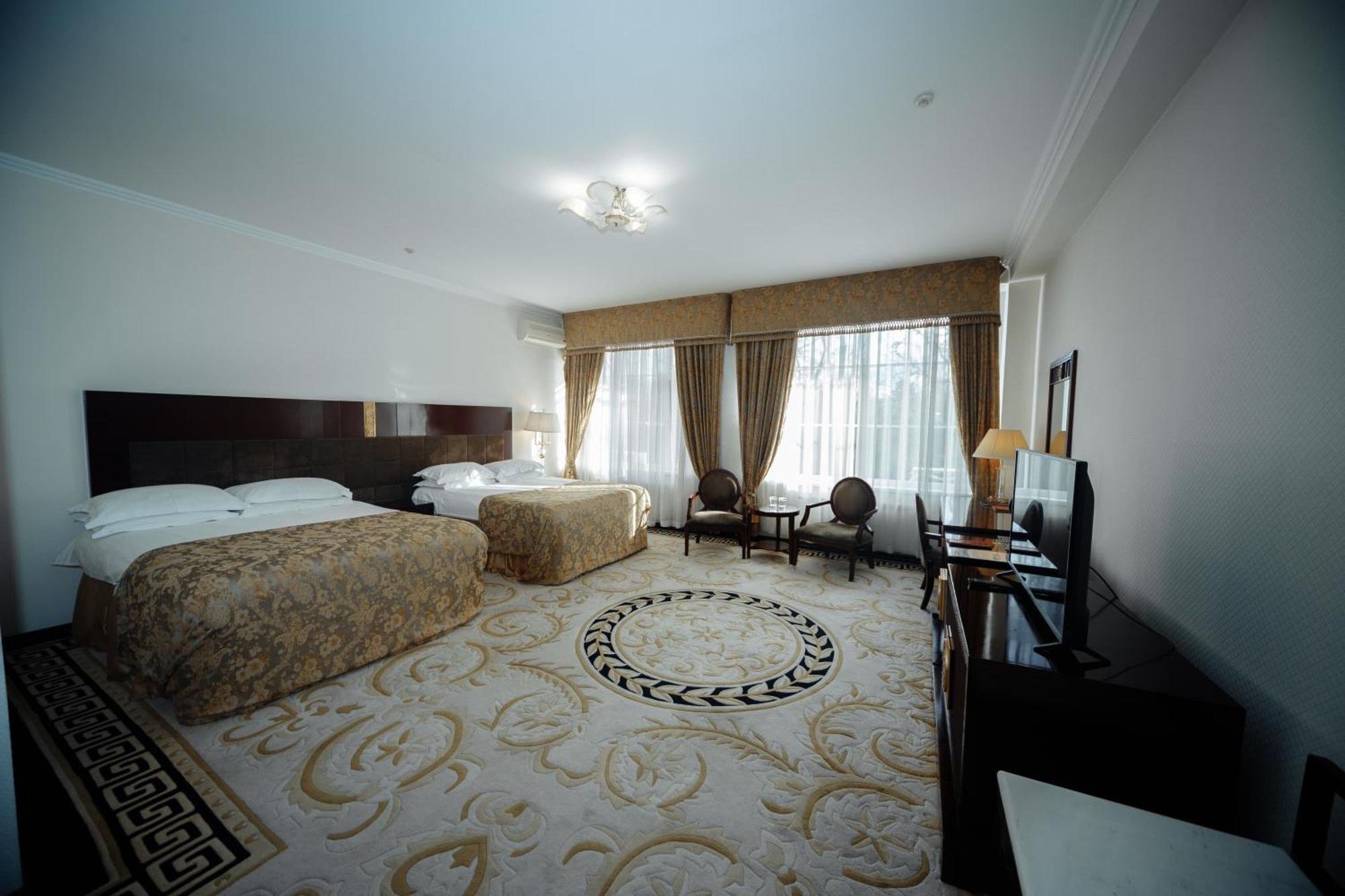 Hotel Royal Park Chisinau Exterior photo