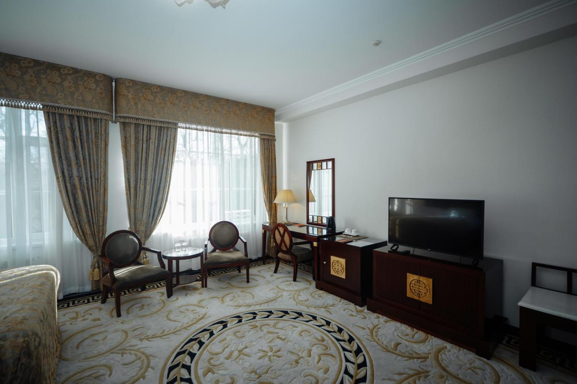 Hotel Royal Park Chisinau Exterior photo